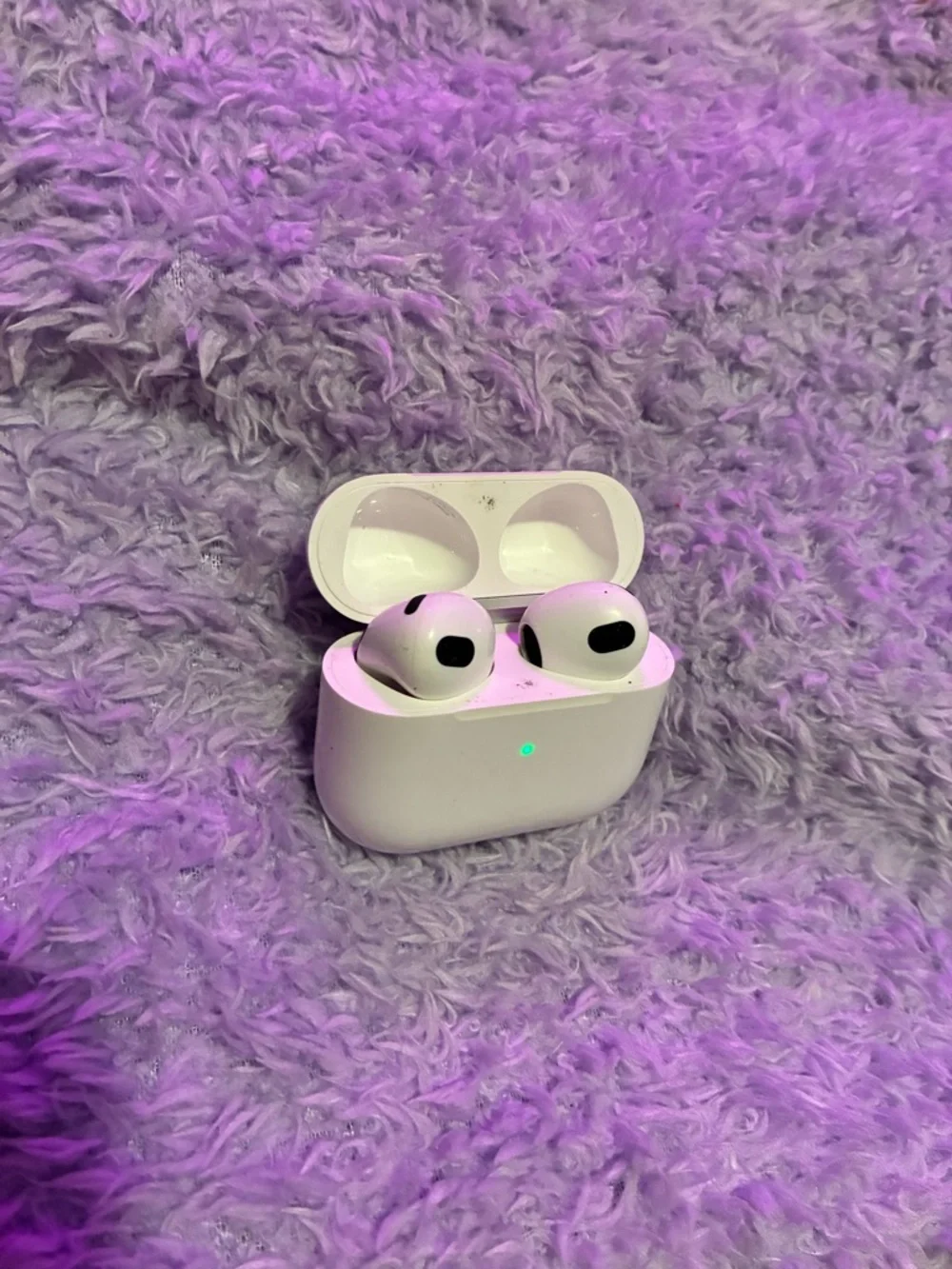 Apple White Wireless Earbuds with Charging Case